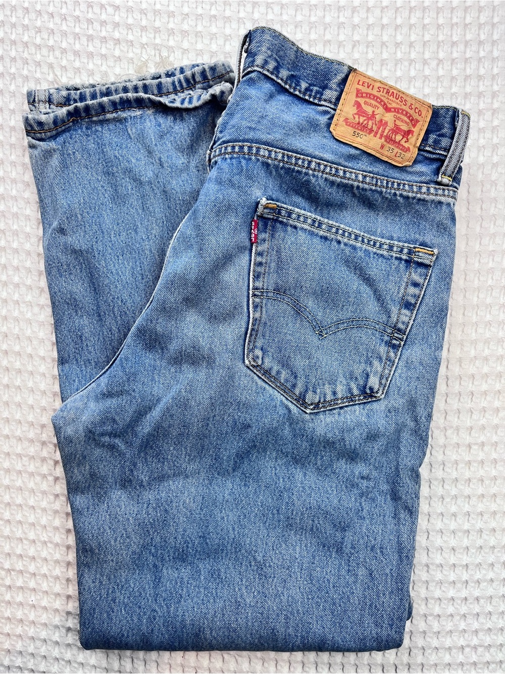 Vintage Levi’s 550 Relaxed Fit Jeans W35 L32 Light Wash